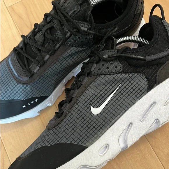 NIKE Men's React Live Running Shoe - Picture 2 of 16